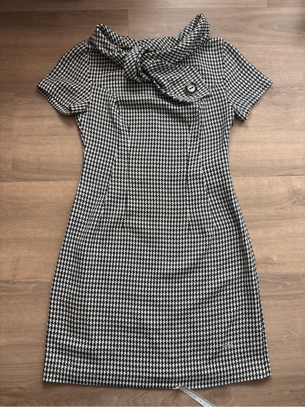60s Mod Style Houndstooth Short Sleeve Dress with Bow Shawl Collar- size 4 - Picture 4 of 9